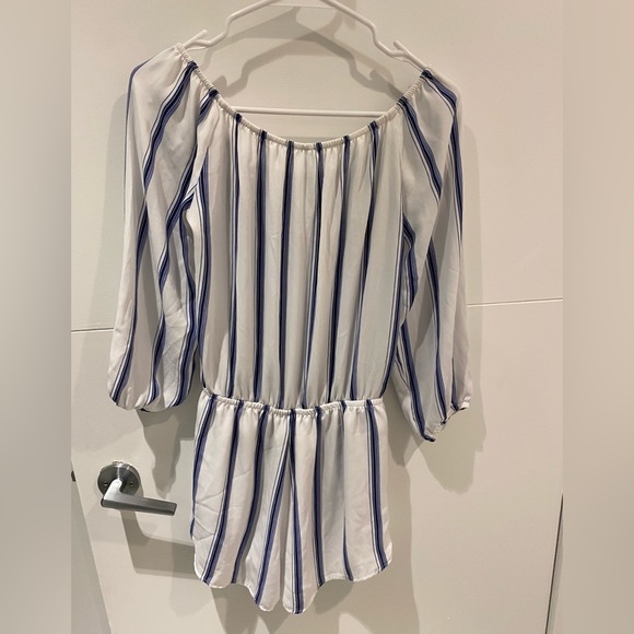 Size small romper - Picture 2 of 2